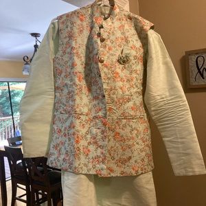 Men’s Indian Kurta worn once for a wedding green. Size 36